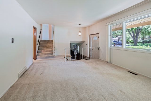 304 Dartmoor Drive, Crystal Lake, IL 60014