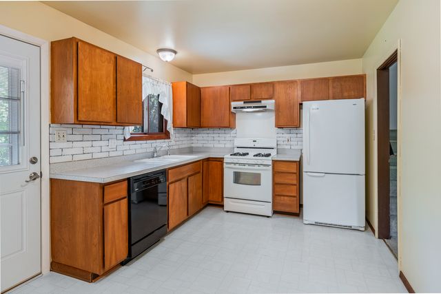 304 Dartmoor Drive, Crystal Lake, IL 60014