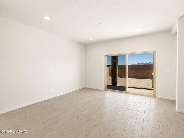 9865 N Solstice Avenue, Tucson, AZ 85743