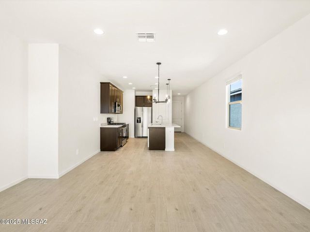 9865 N Solstice Avenue, Tucson, AZ 85743