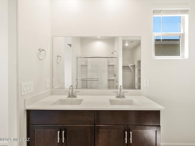 9865 N Solstice Avenue, Tucson, AZ 85743