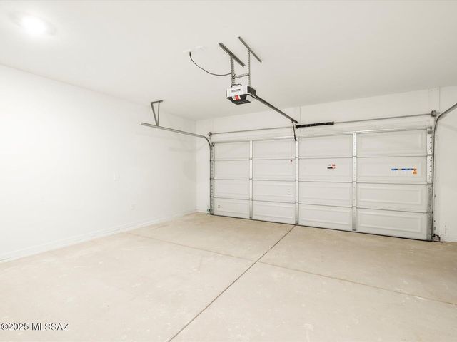 9865 N Solstice Avenue, Tucson, AZ 85743