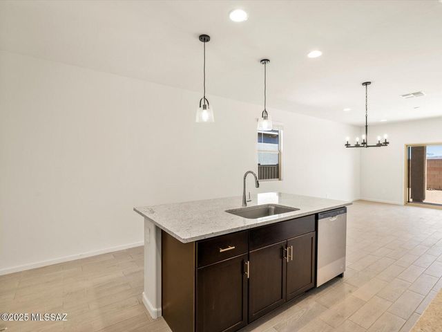 9865 N Solstice Avenue, Tucson, AZ 85743