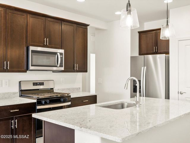 9865 N Solstice Avenue, Tucson, AZ 85743