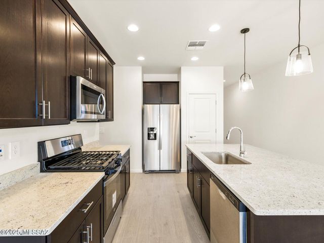 9865 N Solstice Avenue, Tucson, AZ 85743