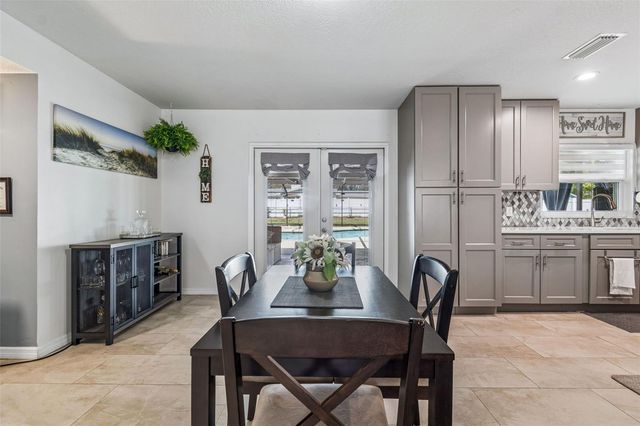 530 JULIE LANE, Brandon, FL 33511