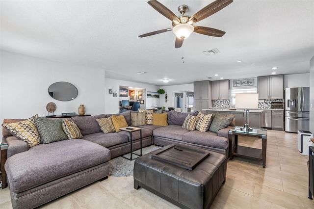 530 JULIE LANE, Brandon, FL 33511