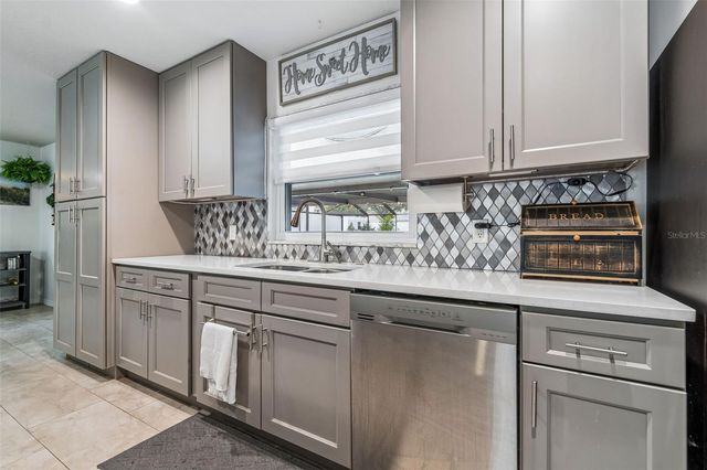 530 JULIE LANE, Brandon, FL 33511