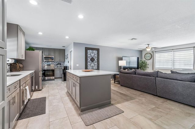 530 JULIE LANE, Brandon, FL 33511