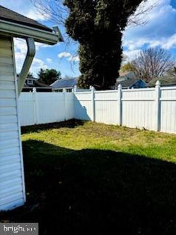 8 ILLINOIS AVE, Burlington, NJ 08016