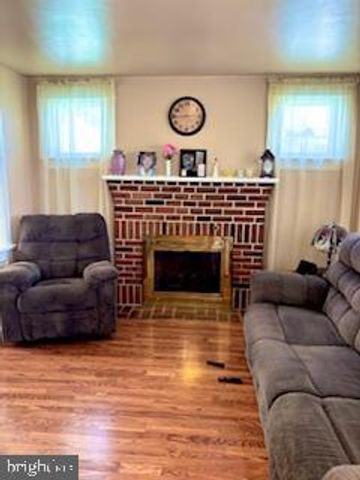 8 ILLINOIS AVE, Burlington, NJ 08016