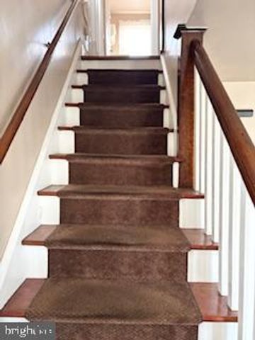 8 ILLINOIS AVE, Burlington, NJ 08016