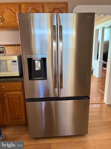 8 ILLINOIS AVE, Burlington, NJ 08016