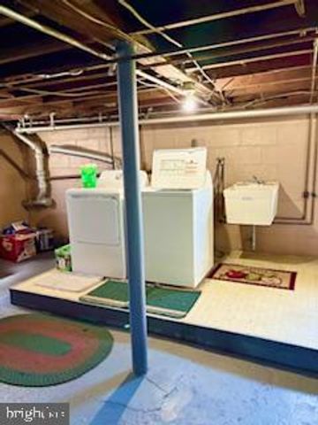 8 ILLINOIS AVE, Burlington, NJ 08016