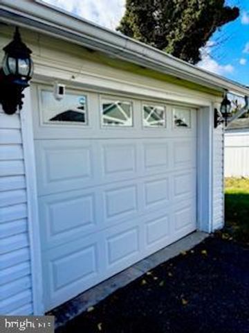 8 ILLINOIS AVE, Burlington, NJ 08016