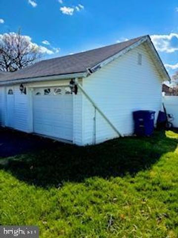 8 ILLINOIS AVE, Burlington, NJ 08016