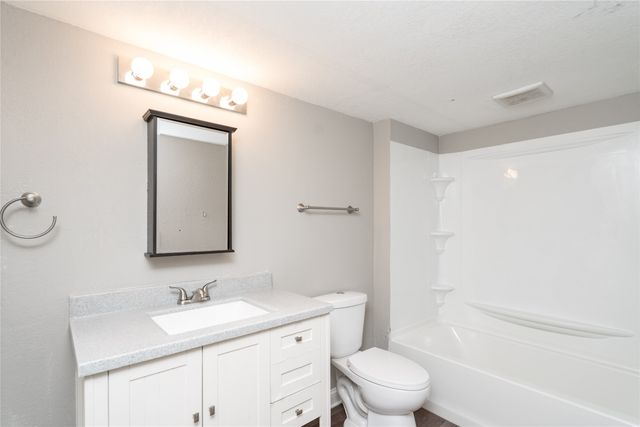 303 Marie Avenue, Norwalk, IA 50211