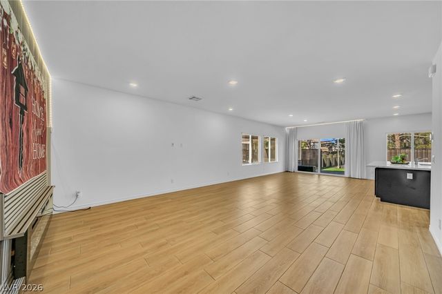 2706 Song Point Avenue, Las Vegas, NV 89121