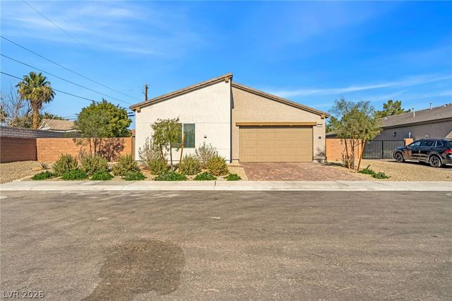 2706 Song Point Avenue, Las Vegas, NV 89121