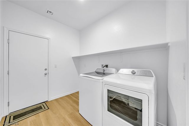 2706 Song Point Avenue, Las Vegas, NV 89121