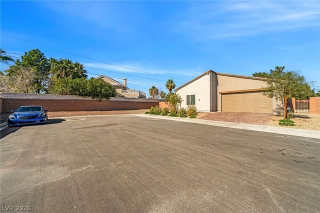 2706 Song Point Avenue, Las Vegas, NV 89121