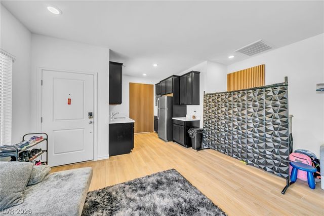 2706 Song Point Avenue, Las Vegas, NV 89121