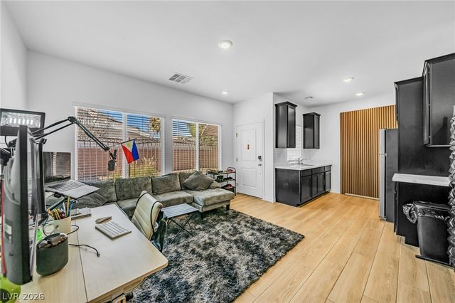 2706 Song Point Avenue, Las Vegas, NV 89121