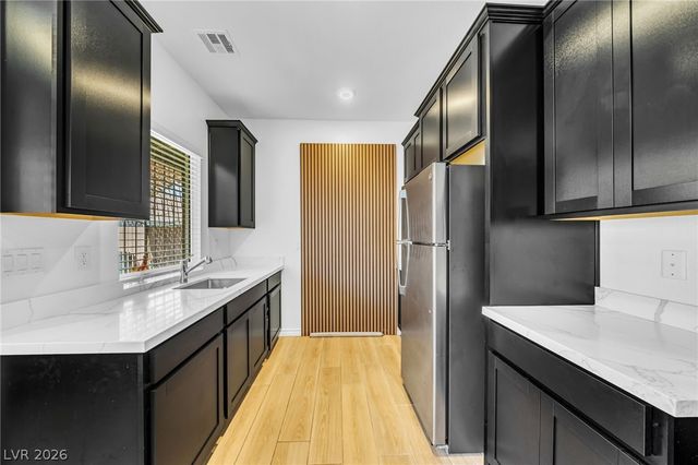 2706 Song Point Avenue, Las Vegas, NV 89121