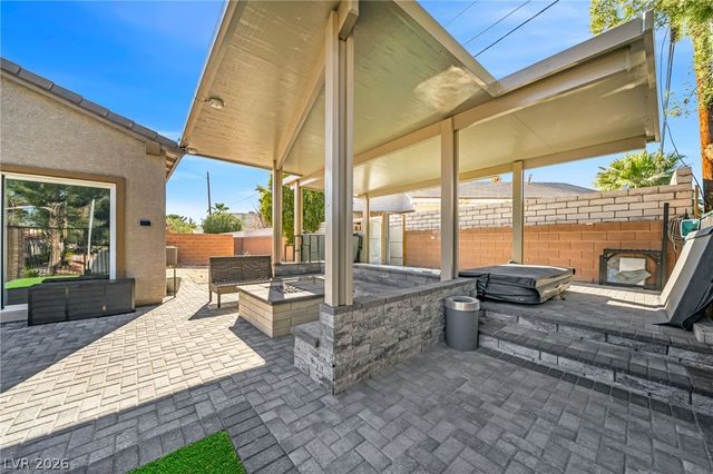 2706 Song Point Avenue, Las Vegas, NV 89121