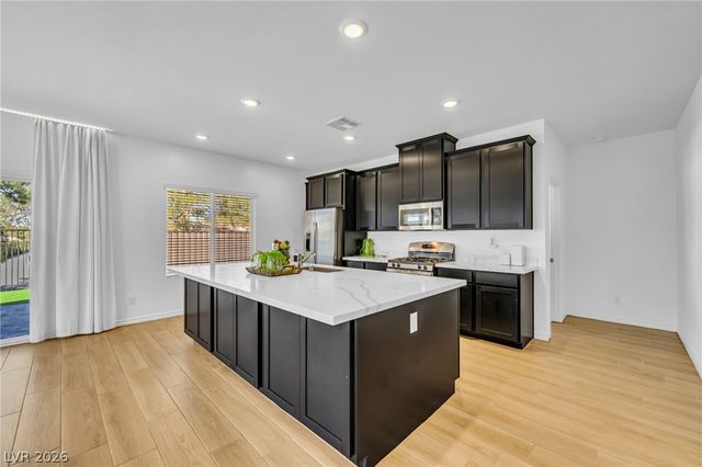 2706 Song Point Avenue, Las Vegas, NV 89121