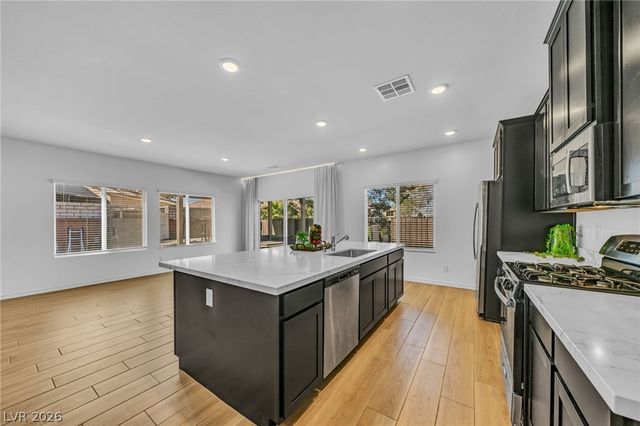 2706 Song Point Avenue, Las Vegas, NV 89121