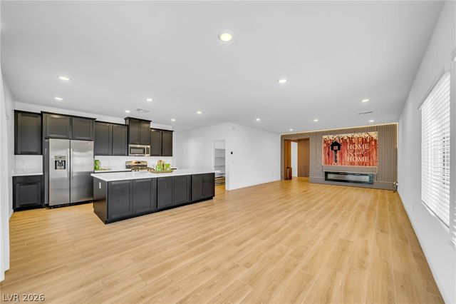 2706 Song Point Avenue, Las Vegas, NV 89121