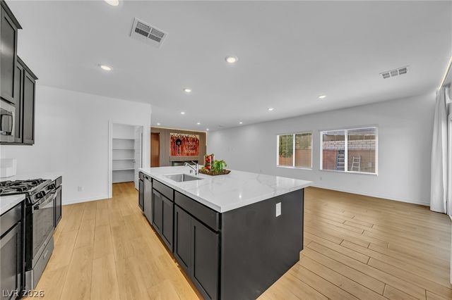 2706 Song Point Avenue, Las Vegas, NV 89121