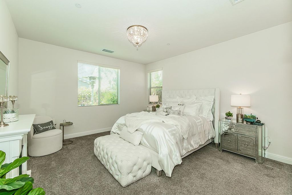 Image 11 of property listing at 1363 E Via Prato Drive, Fresno, CA 93730