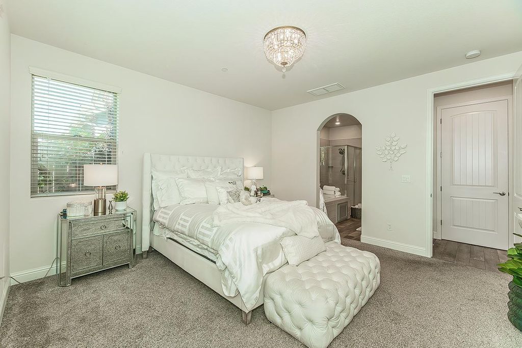 Image 12 of property listing at 1363 E Via Prato Drive, Fresno, CA 93730