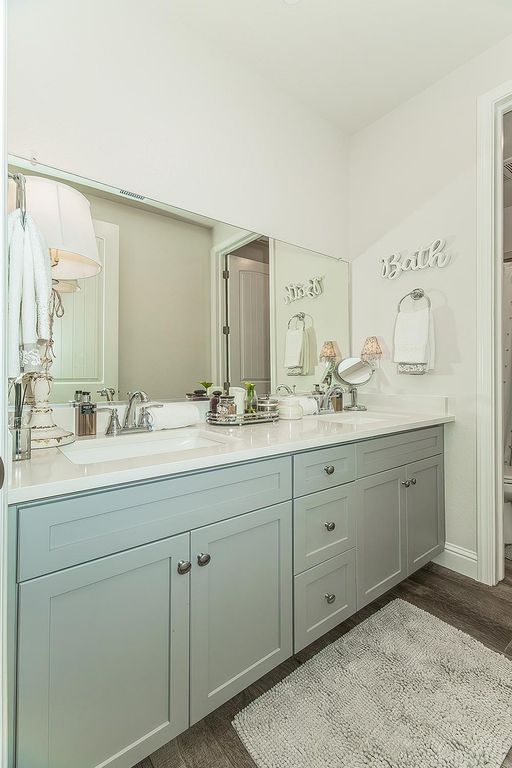 Image 19 of property listing at 1363 E Via Prato Drive, Fresno, CA 93730