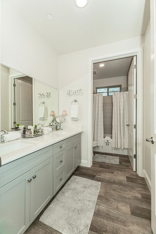 Image 20 of property listing at 1363 E Via Prato Drive, Fresno, CA 93730