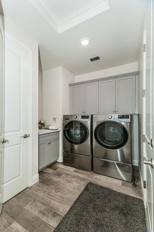 Image 26 of property listing at 1363 E Via Prato Drive, Fresno, CA 93730