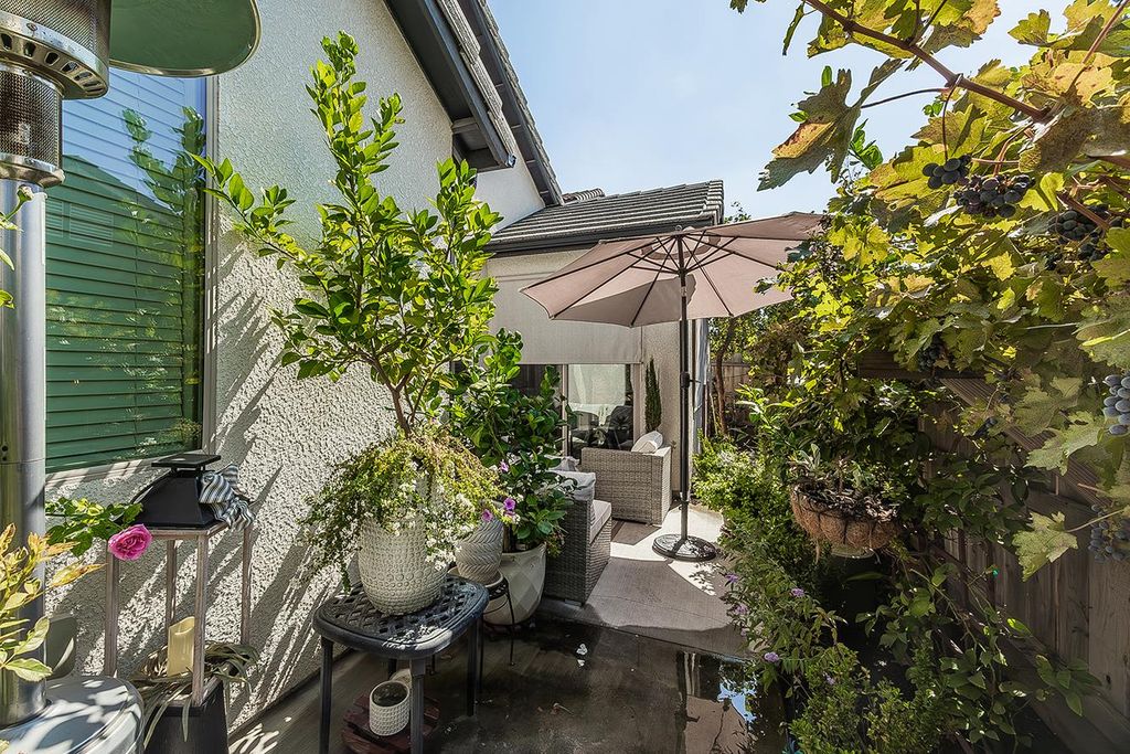 Image 28 of property listing at 1363 E Via Prato Drive, Fresno, CA 93730