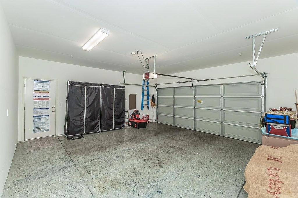 Image 30 of property listing at 1363 E Via Prato Drive, Fresno, CA 93730