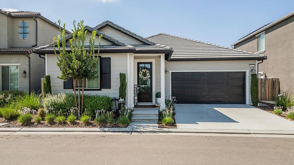 Image 31 of property listing at 1363 E Via Prato Drive, Fresno, CA 93730