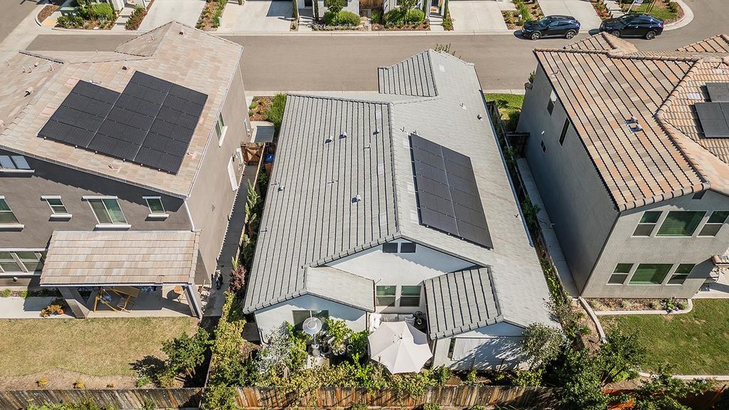 Image 36 of property listing at 1363 E Via Prato Drive, Fresno, CA 93730