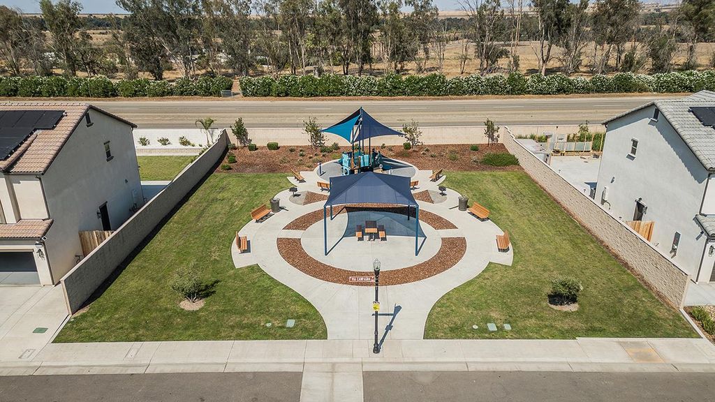 Image 40 of property listing at 1363 E Via Prato Drive, Fresno, CA 93730