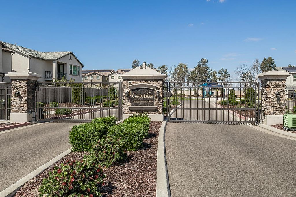 Image 44 of property listing at 1363 E Via Prato Drive, Fresno, CA 93730