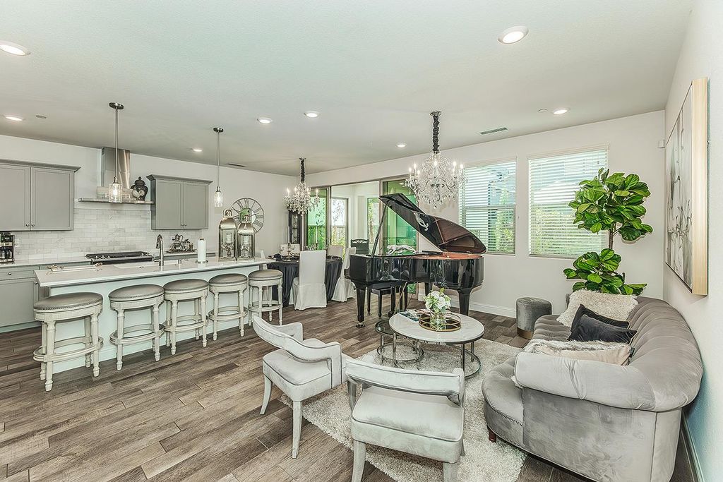 Image 5 of property listing at 1363 E Via Prato Drive, Fresno, CA 93730