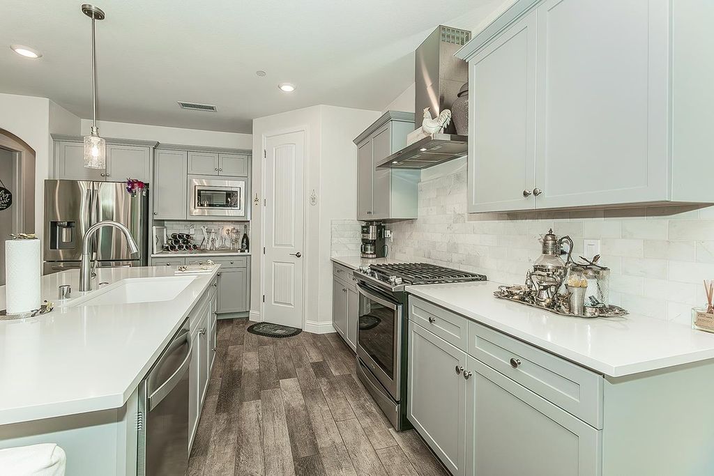 Image 7 of property listing at 1363 E Via Prato Drive, Fresno, CA 93730