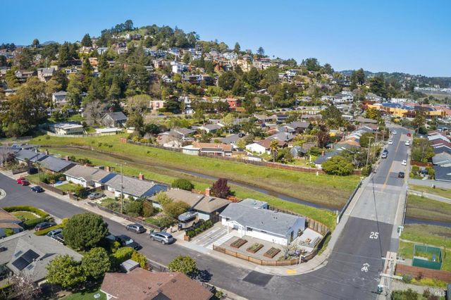 302 Starling Rd, Mill Valley, CA 94941