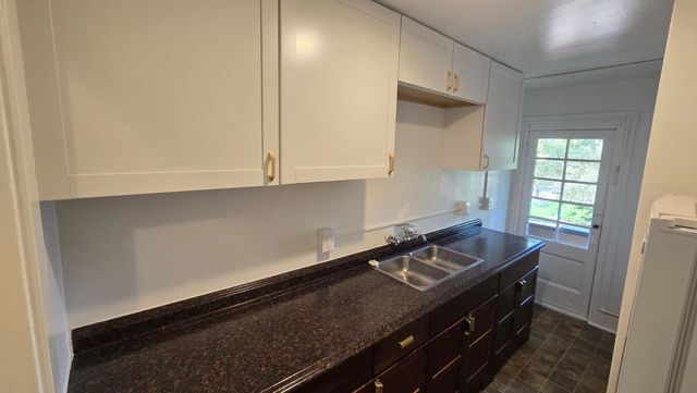 927 S Adams St, Spokane, WA 99204