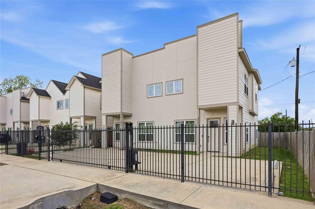 9320 Coffee Street A-B, Houston, TX 77033