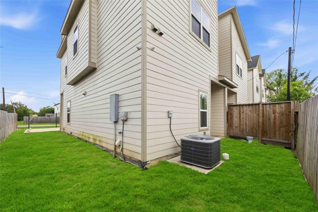 9320 Coffee Street A-B, Houston, TX 77033